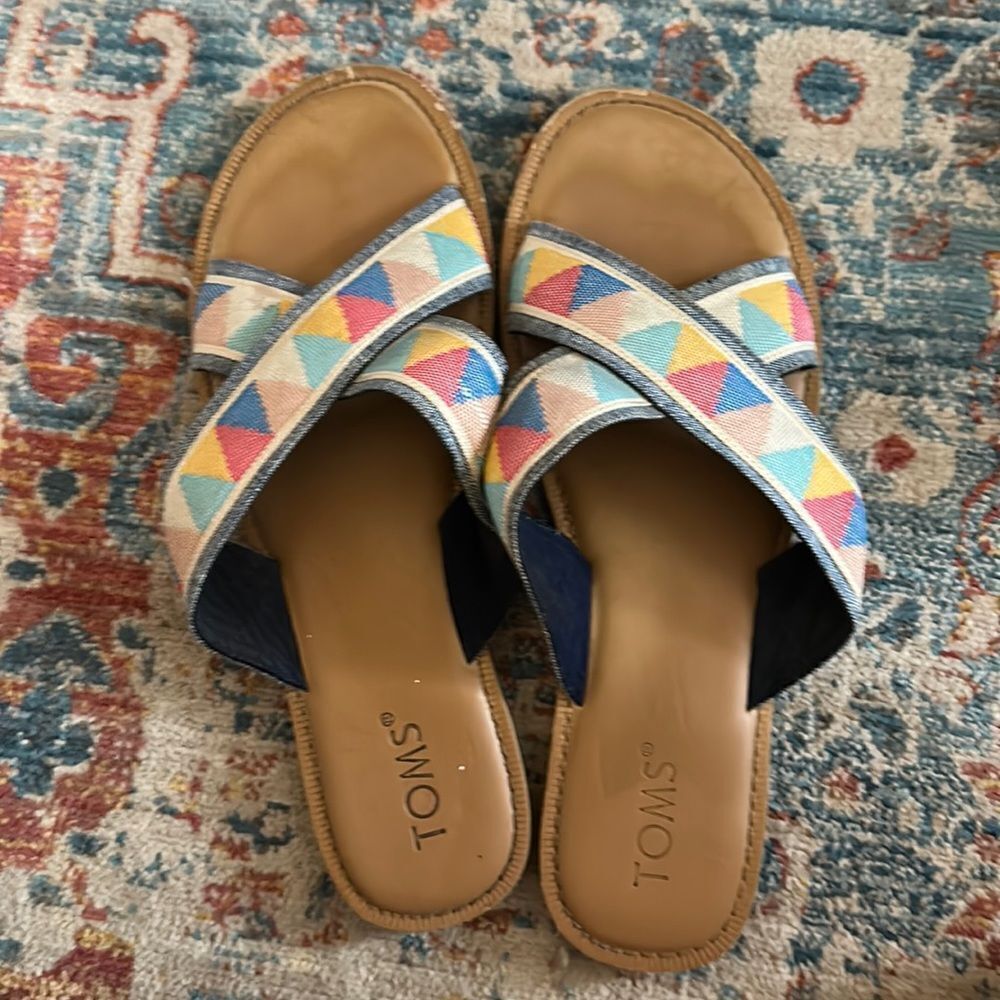TOMS crossover colored sandals, women’s 9